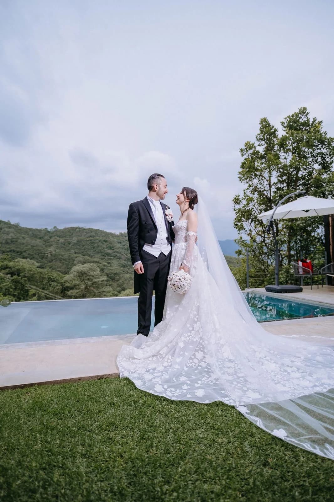Novia real de Rabling Bridal