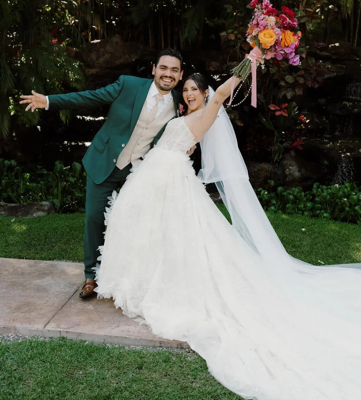 Novia real de Rabling Bridal