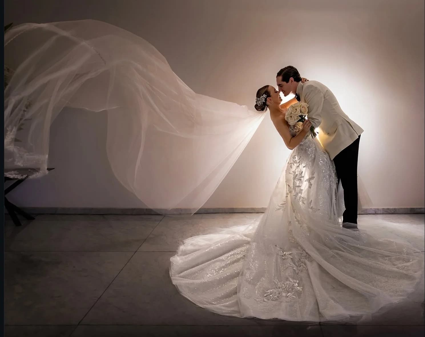 Novia real de Rabling Bridal