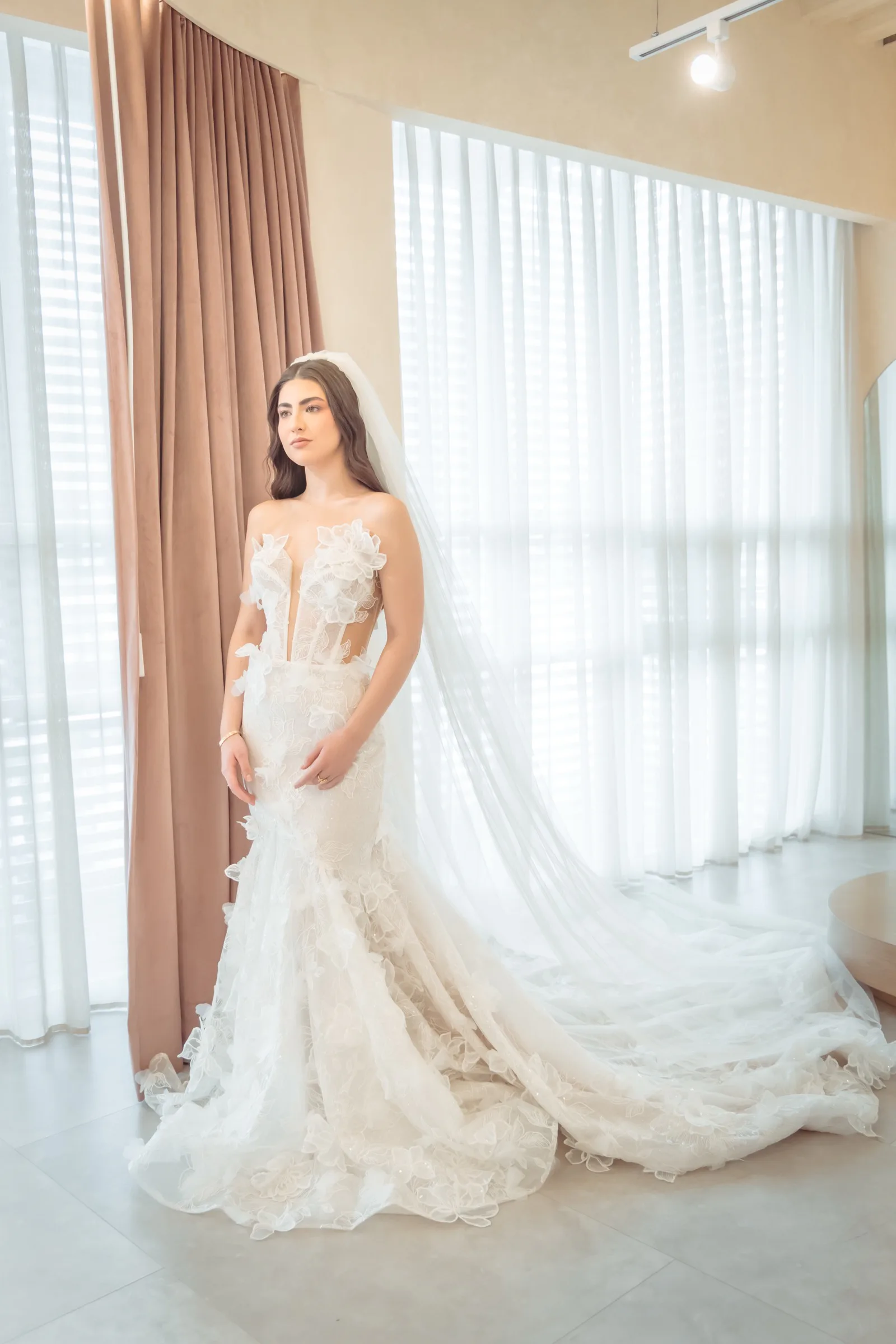Detalle de vestidos en la boutique