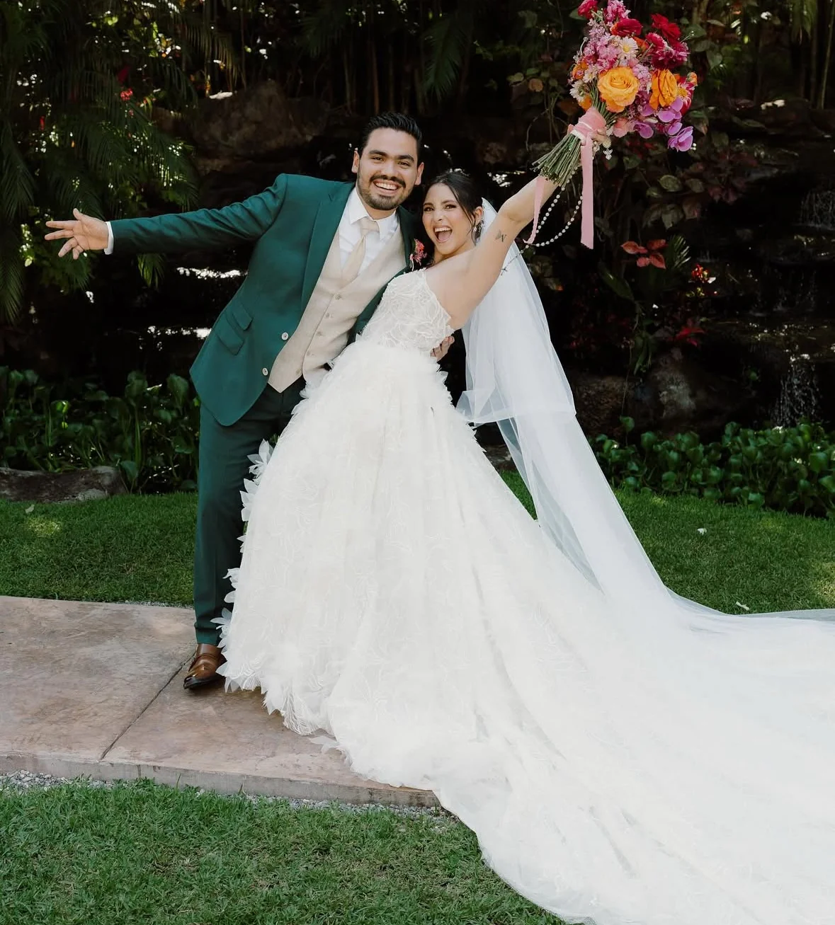 Novia real de Rabling Bridal